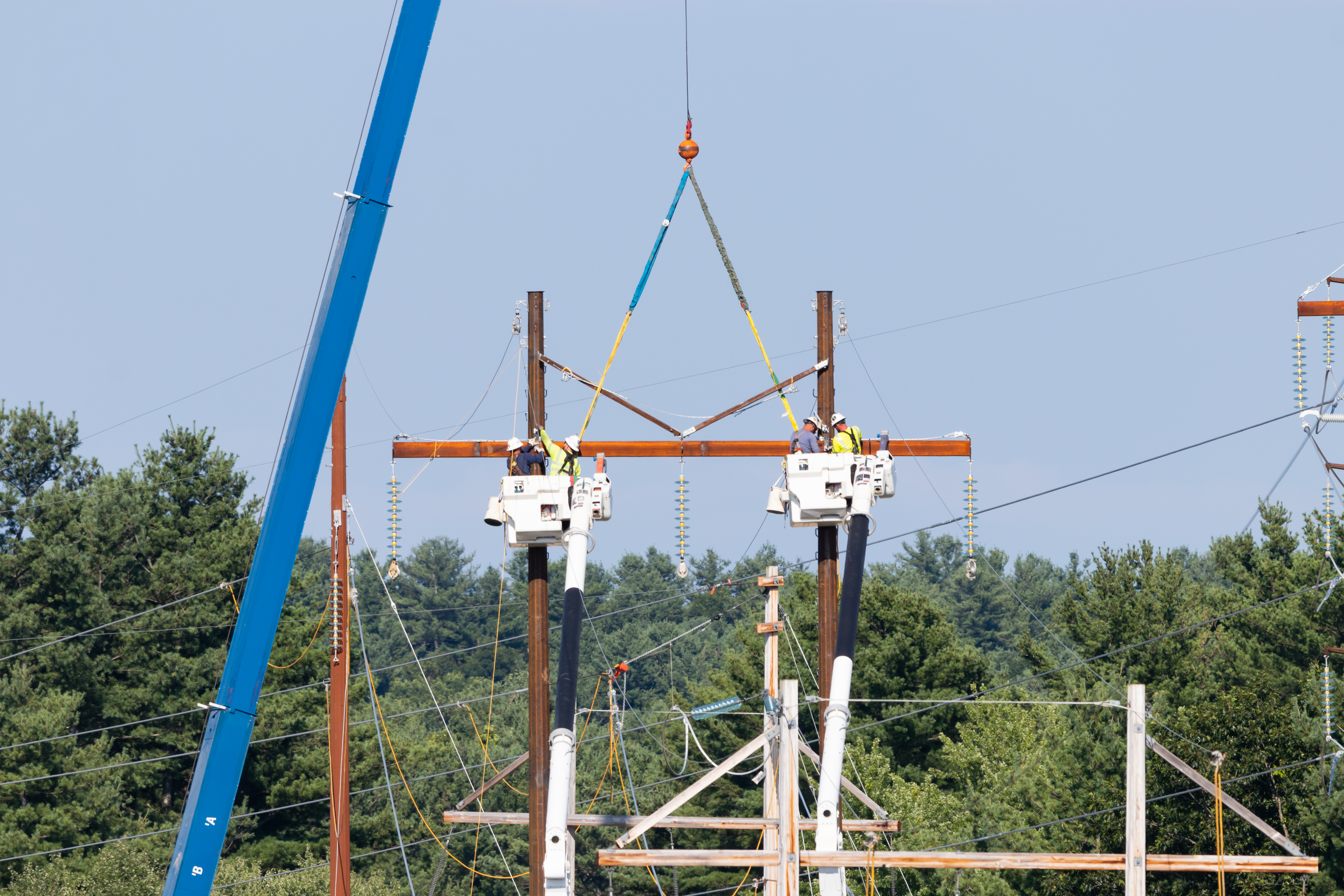 With several other 345-kV circuits in the same corridor, Harlan Electric team members had to be mindful of what they worked on and the proximity to other circuits when positioning bucket trucks and other equipment. Photo by Harlan Electric Co.