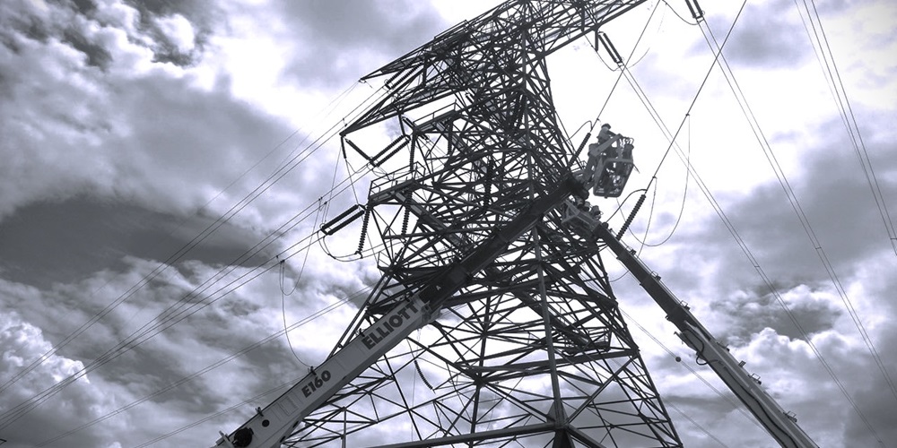 The project called for 59 COR-TEN lattice towers ranging from 93 to 235 feet. Photo by The L.E. Myers Co.