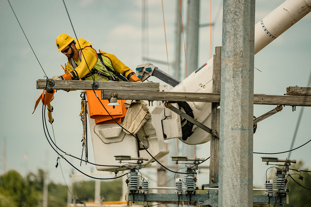 worker on ploe