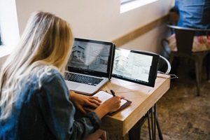 Mobile Pixel's Portable, Dual-Screen Laptop Accessory