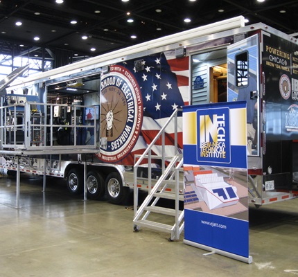 Powering Chicago Uses Field Trip Truck to Introduce High Schoolers to Electrical Field 