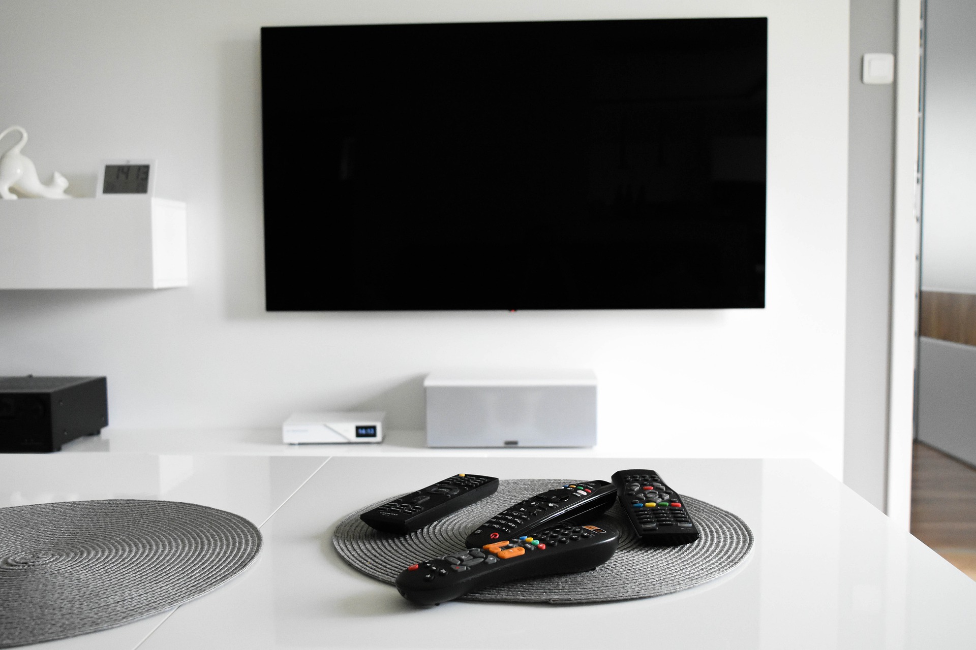 tv-set-g797d939a8_1920.jpg