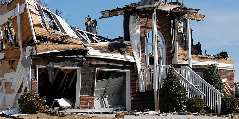 house-fire-1548280_1920.jpg