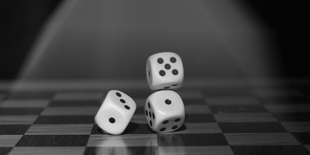 roll-the-dice-1502706_1920.jpg