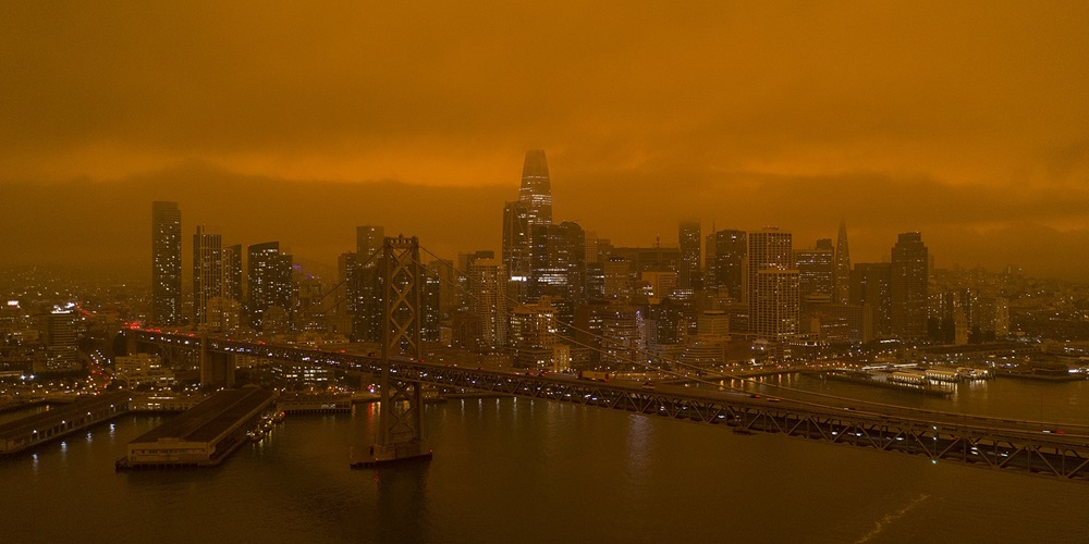 An orange, smoky sky caused by wildfires over San Francisco's financial district