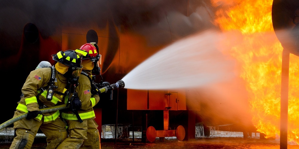 Pixabay skeeze accident-action-adult-280076.jpg