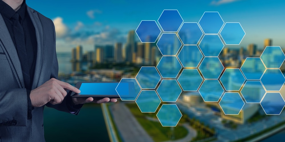 Smart City Tablet IoT photo credit pixabay / geralt