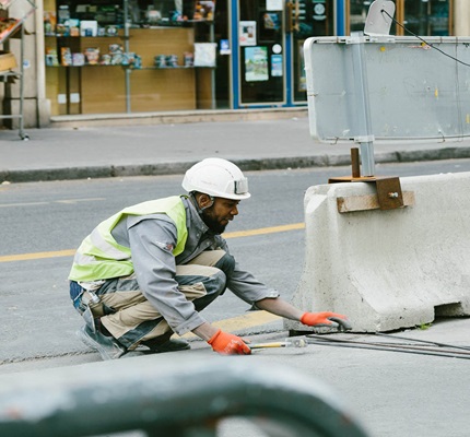 Construction Employment Drops 975,000 Jobs in April