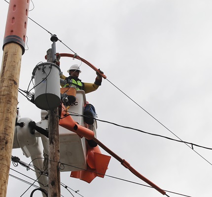 What Went Wrong? Reviewing an electrocution accident from an aerial lift