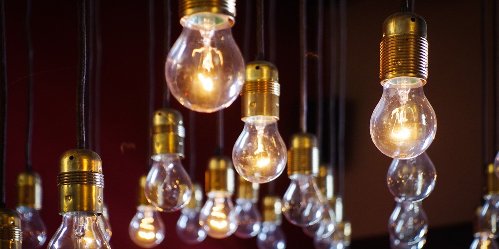 light-bulbs-918581_1920.jpg