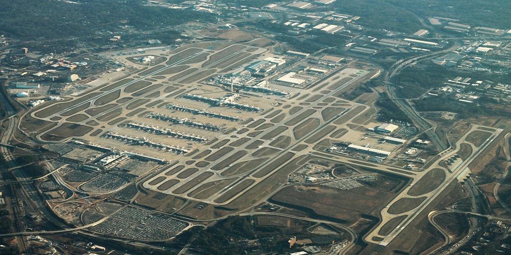 4096px-Atlanta_Airport_Aerial_Angle_(31435634003)_(2).jpg