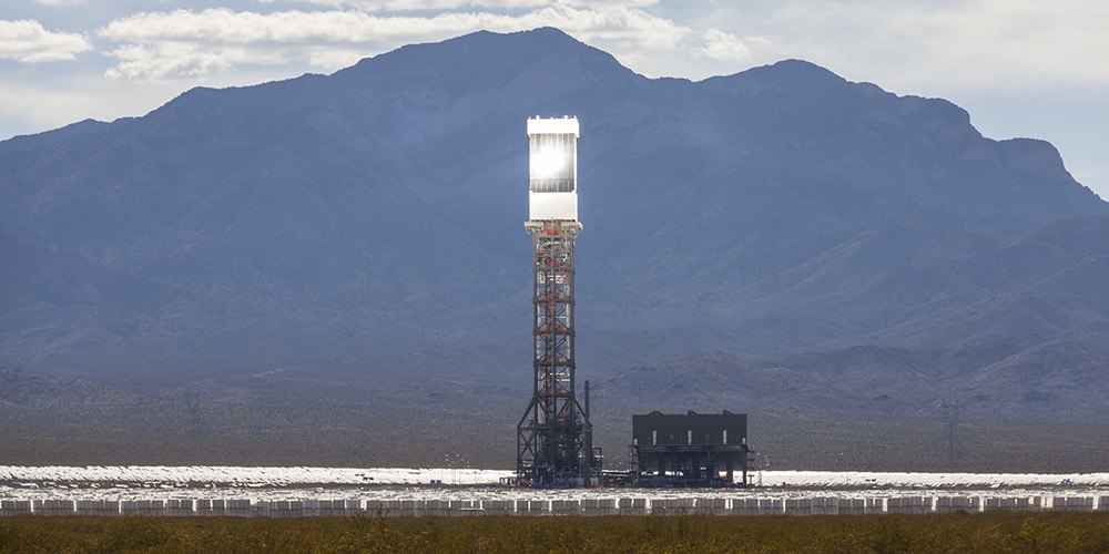 Ivanpah_Solar_Electric_Generating_system_shutterstock_138838715.jpg