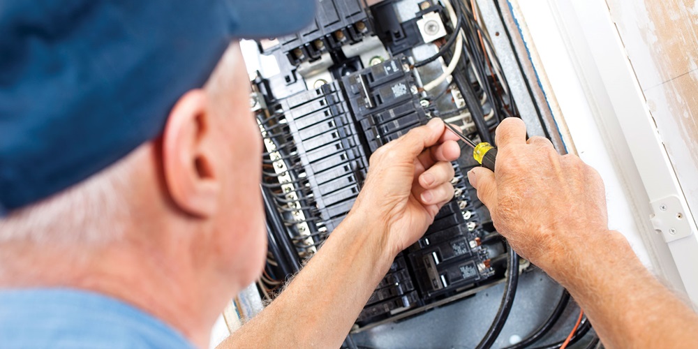 Electrical Panel Image Credit: iStock / FSTOP123