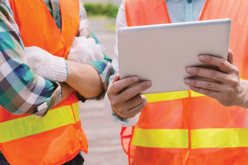 ipad_technology_construction_iStock_000069281859_Full.jpg