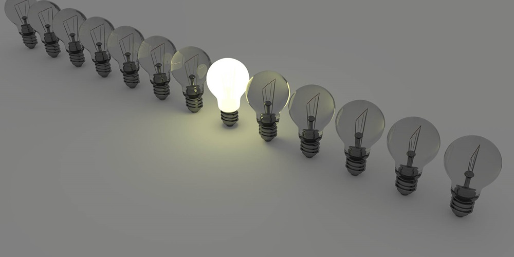A set a of lightbulbs: one glowing, while the others remain dark.