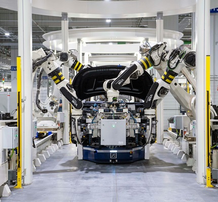 DOE Plugs Nearly $2 Billion Into EV Manufacturing
