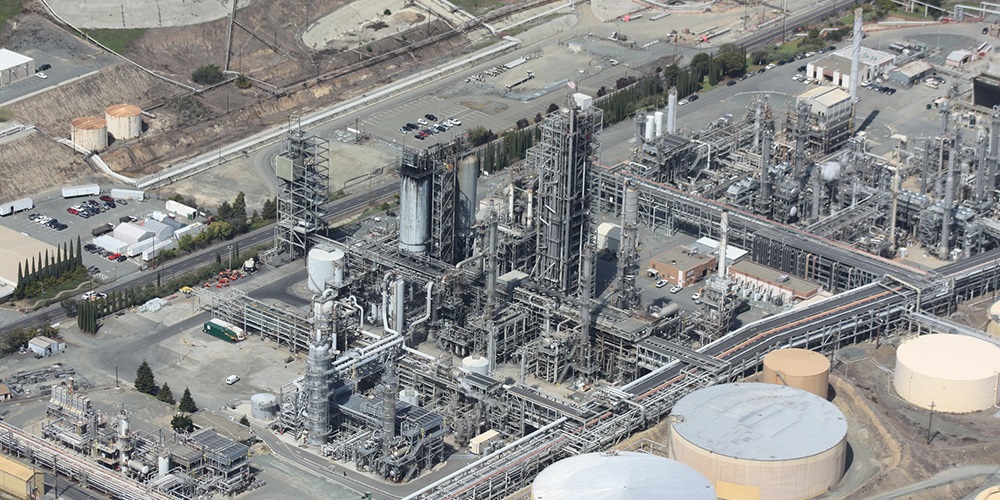 refinery-109025_1920.jpg