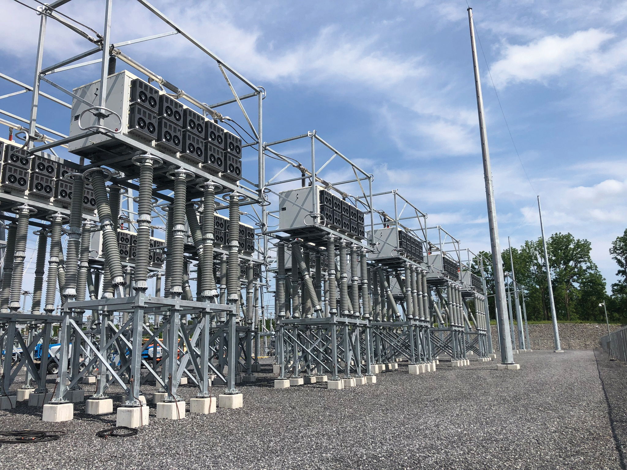 Smart Wires’ SmartValves are hooked up to Virginia Electric Co.’s connection to the New York State grid, enabling smooth transfer of intermittent wind and solar energy without overtaxing an existing phase-shift synchronizer.