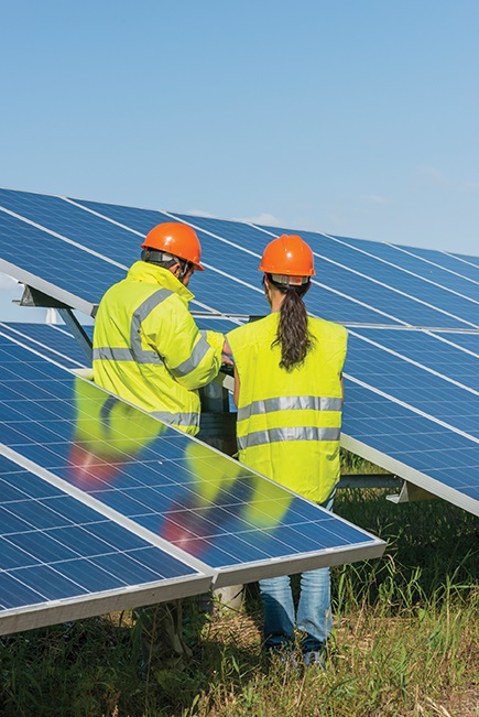 solar_panel_pv_workers_iStock_000056458974_Large.jpg