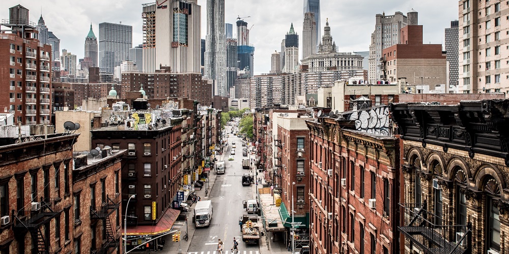 Manhattan Old and New Buildings Image by Jo Wiggijo from Pixabay