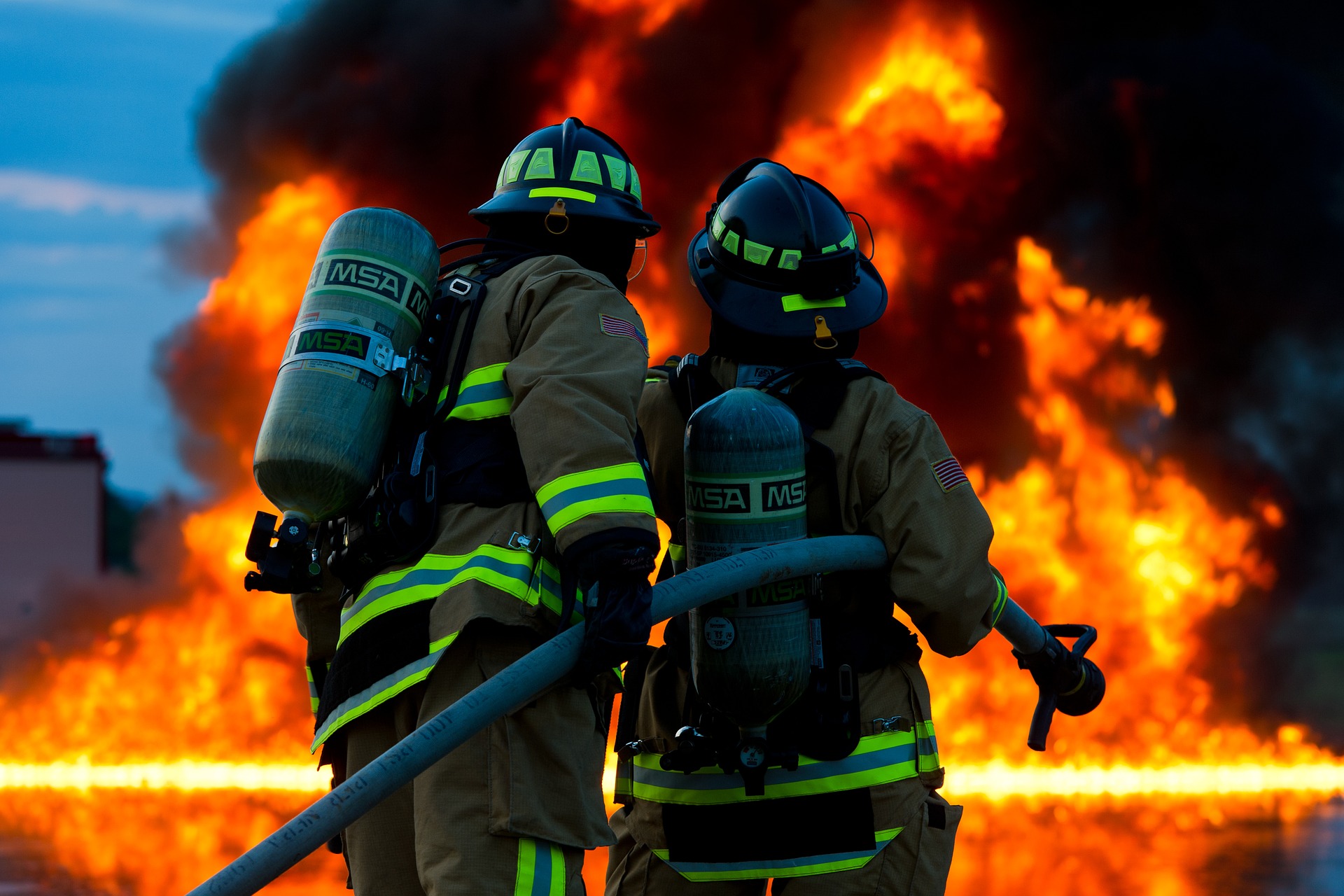firefighter-g20110c7e4_1920.jpg fire