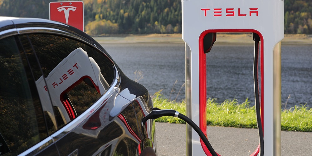 tesla-1738969_1920.jpg