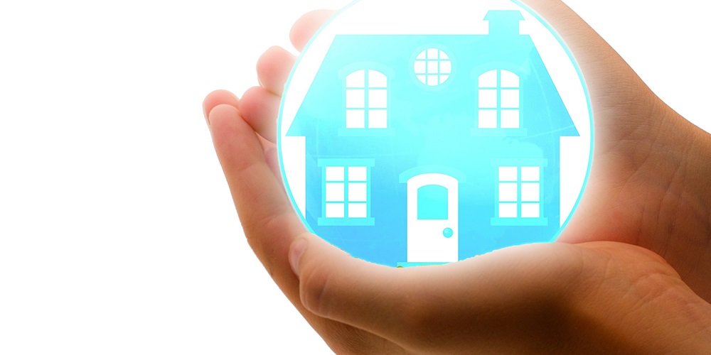 Home-in-hands-419058_1920.jpg