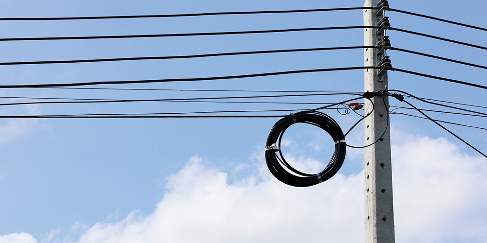 Fiber Technology at Electrical Utilities Techniques for installing fiber on power lines