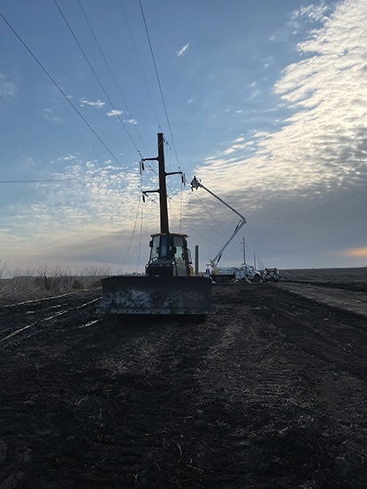 A Seriously Satisfying Renovation: Hooper Corp. rebuilds South Bend-to-Huntley transmission line