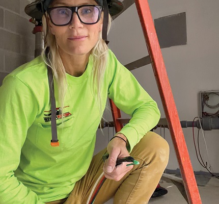 Maggie in the Mag(azine): Electrician and influencer Maggie Rogosienski (@electric.mags)
