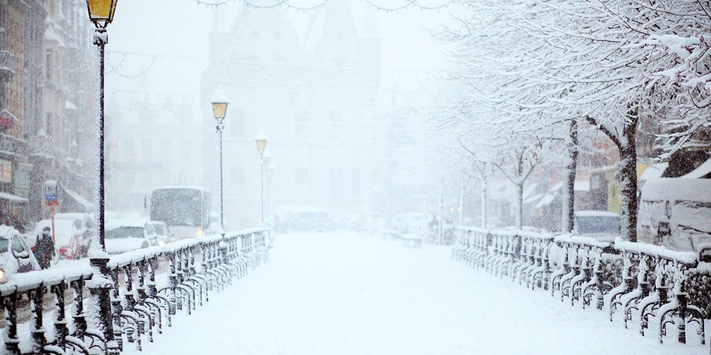 A city street covered in snow. StockSnap / Pixabay