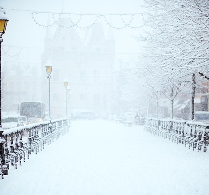 A city street covered in snow. StockSnap / Pixabay