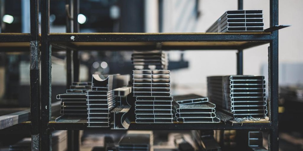 Shelf with metal parts in a warehouse. Image by Pixabay / tianya1223.