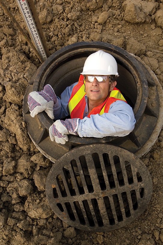 sewer_manhole_construction_worker_iStock_000013910541Large.jpg