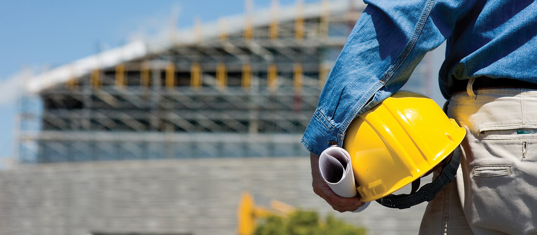 Construction safety helmets offer significant advantages over traditional hard hats, including chin straps that keep the helmet from slipping off the head 