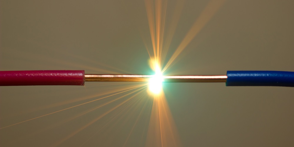 short_curcuit_wires_spark_think158731558.jpg