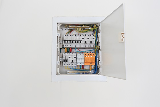 circuit_breaker_iStock_000054700870_Large.jpg