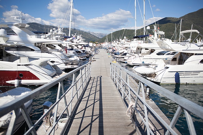 marina_pier_iStock_000057169132_Large.jpg