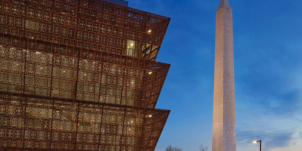 2016AK11_223-African-American-History-and-Culture-Museum-and-Washington-Monument[1].jpg
