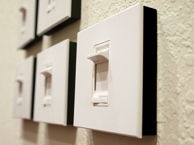 dimmer_swtich_lights_dreamstime_l_5880345.jpg