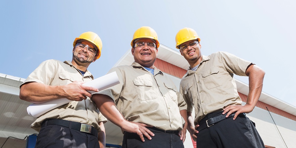 hispanic_contractors_electricians_iStock_000033242678_XXXLarge.jpg