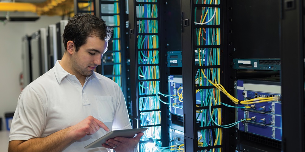 IT_tech_fiber_optics_think161869310.jpg