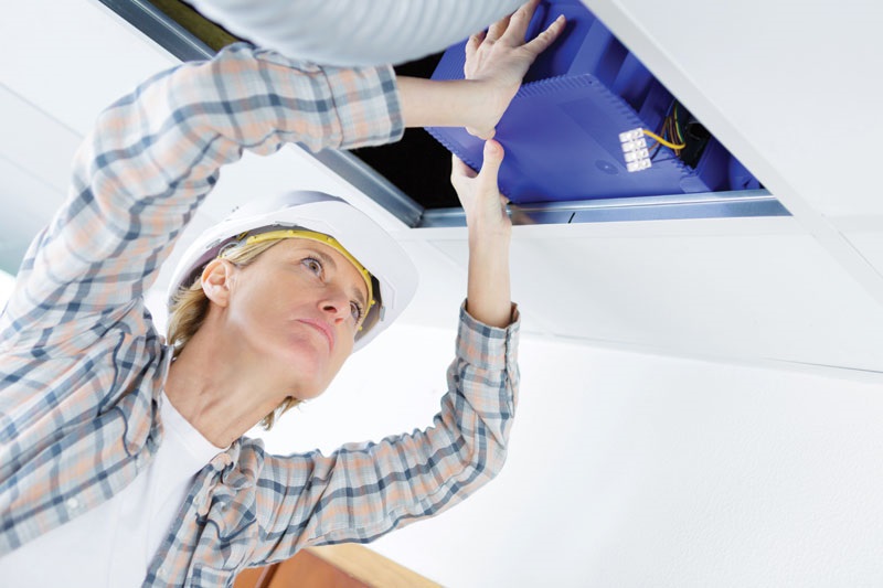 electrician_electrical-_contractor_shutterstock_462561673.jpg