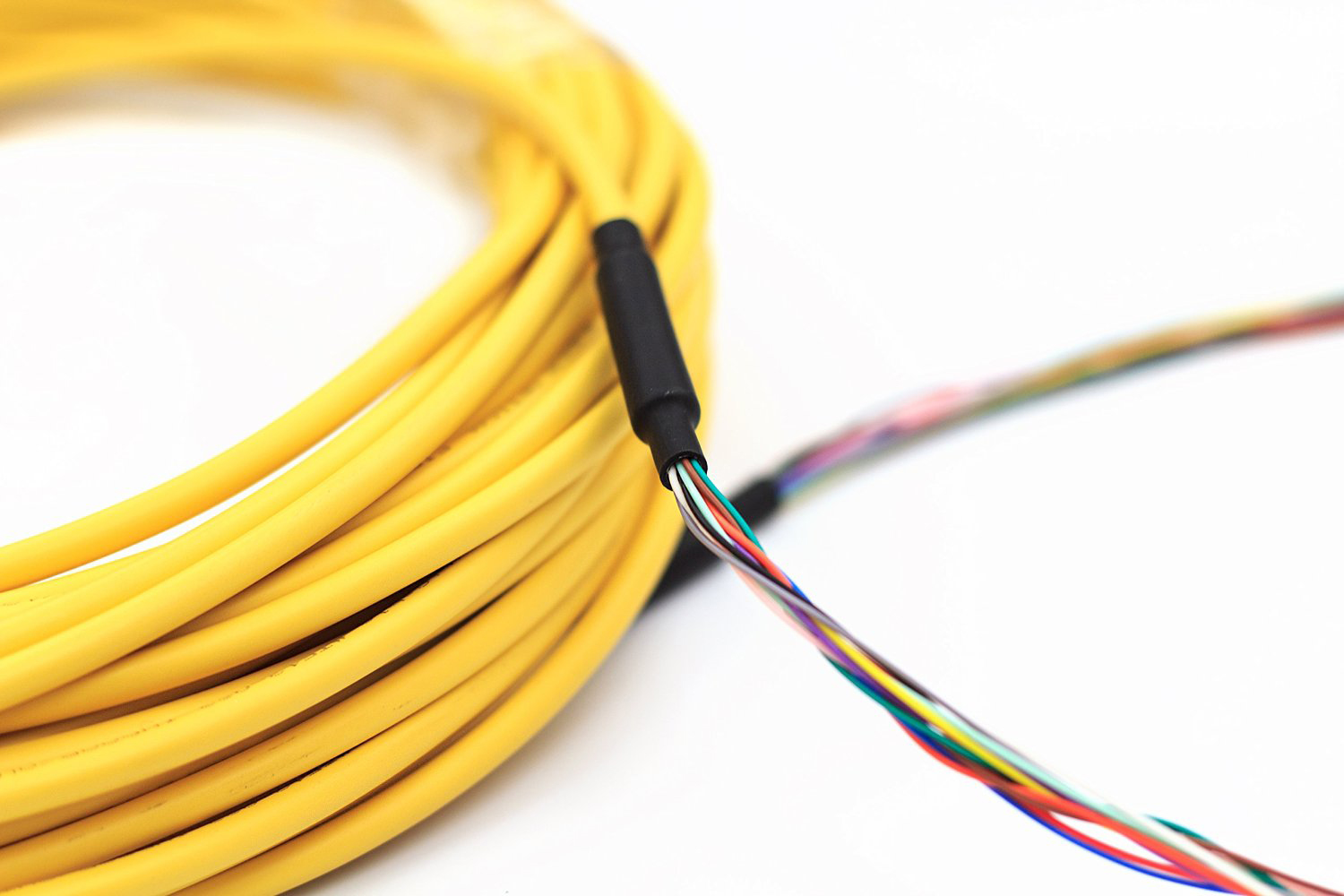 tinifiber-Micro_Armored_Fiber_cable.jpg
