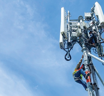 Aerial Fiber Optic Installation: Working safely in the telecom space