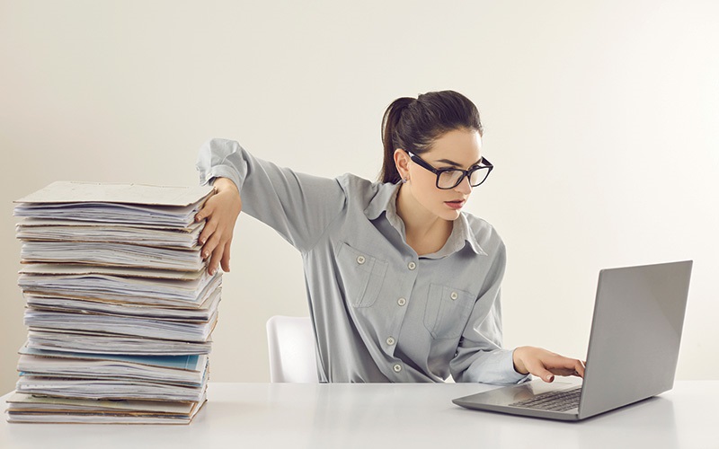 Estimating_shutterstock_1916116798
