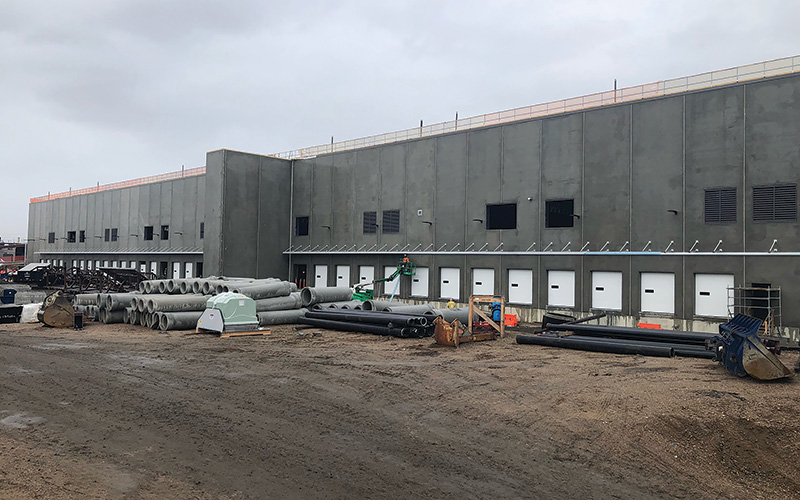 Business is booming / This FedEx facility in Maspeth, N.Y., is designed to accommodate an entire electrical service for an EV fleet.