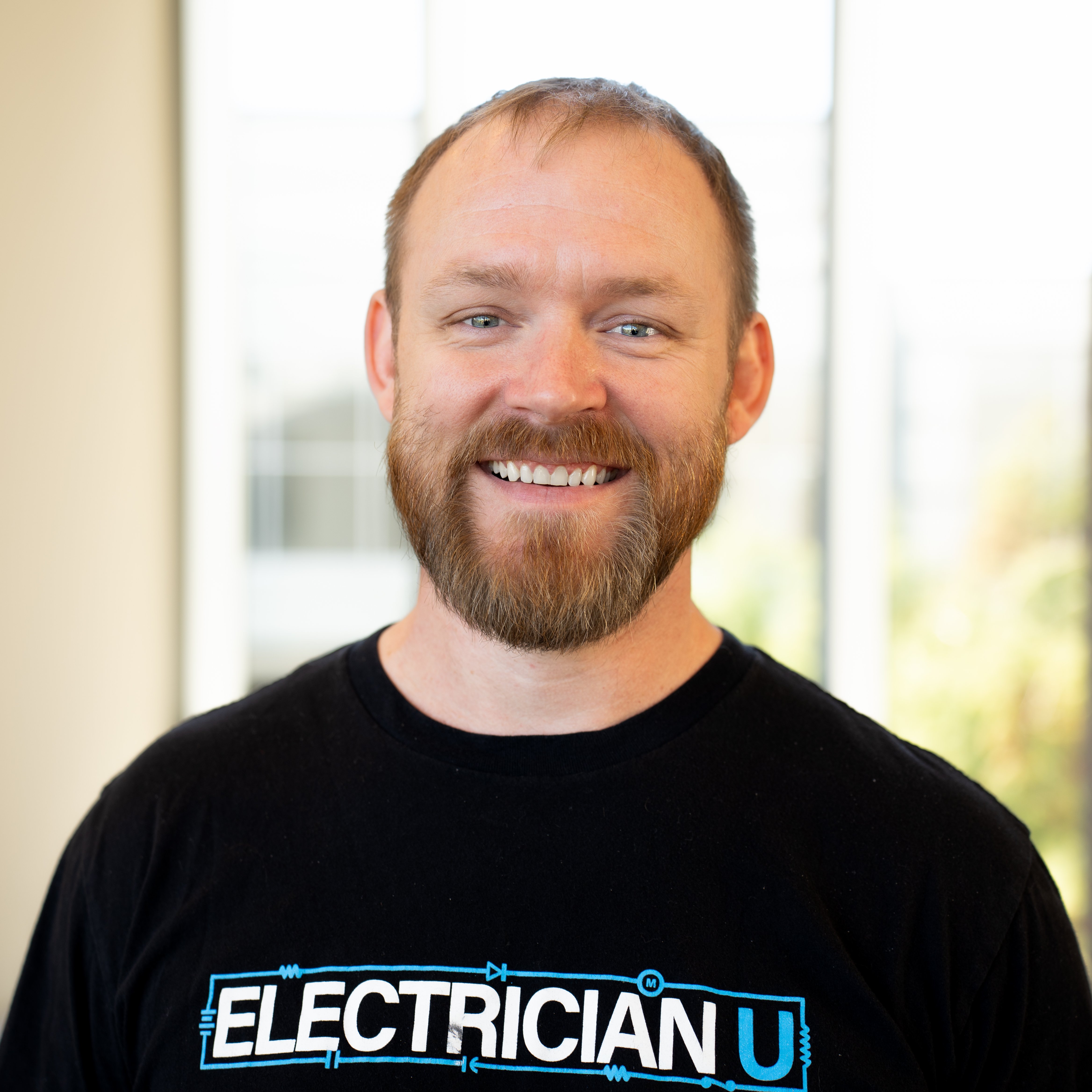 Headshot of Dustin Stelzer, Electrician U