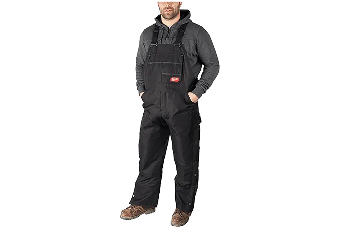 0922_LC_Milwaukee A man wears black overalls. Image by Milwaukee Tools.